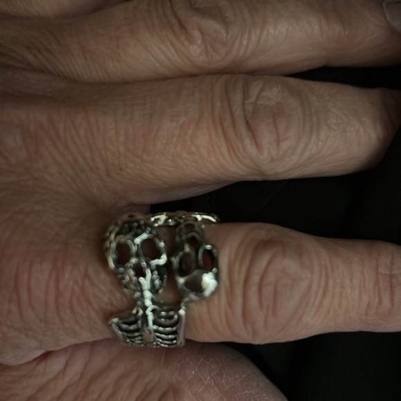 ✨Reduced NWT Skeleton ring (I believe stainless steel) 2 skulls & ribcages too - Picture 5 of 5